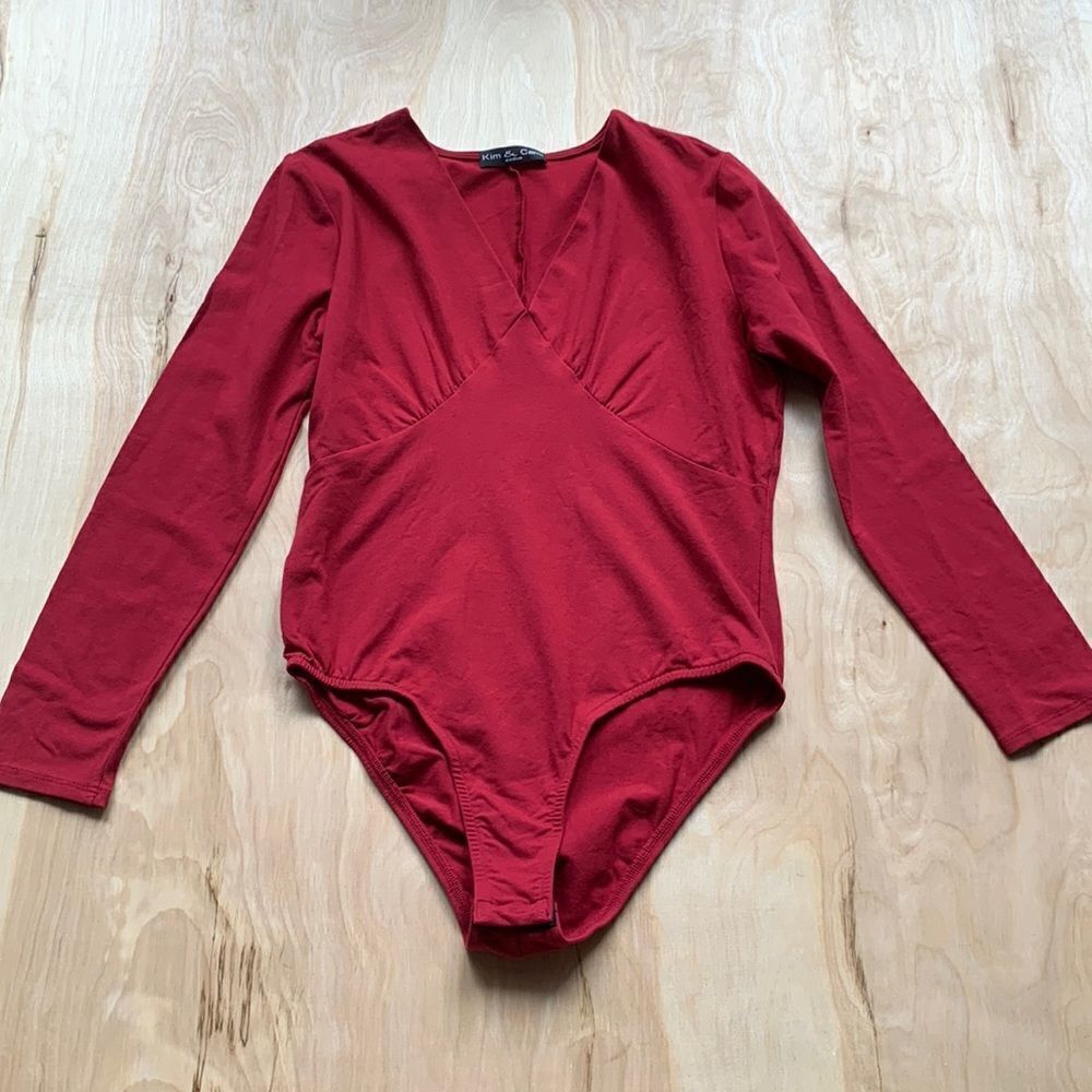 Kim & Cami V Neck Ruched Bodysuit